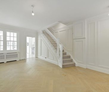 A tasteful home, finished to an exceptional standard, in one of Windsor’s most coveted locations. - Photo 1