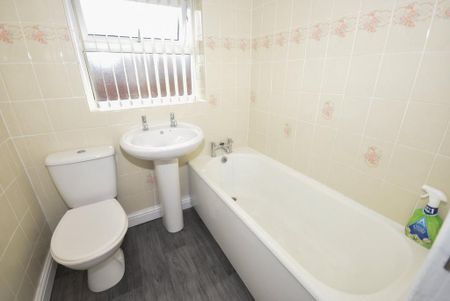 2 bedroom terraced house to rent - Photo 2