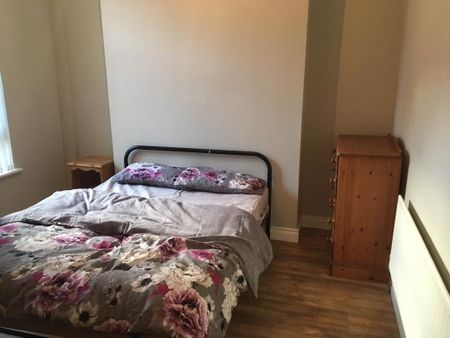 2 Dunluce Avenue, Belfast, BT9 7AY - Photo 2