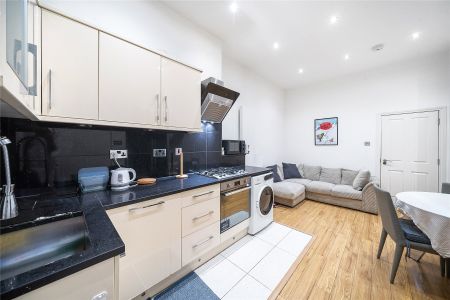 Warwick Road, London, SW5 ground floor flat to rent - Photo 4