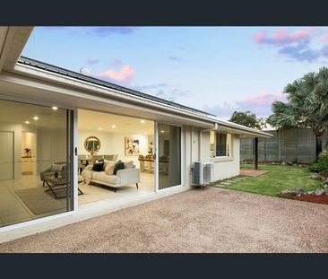 Beautiful Family Home with Modern Comforts in Calamvale - Photo 2