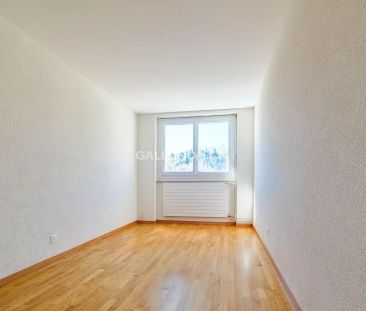 Appartement de 2.5 pièces au 3ème étage avec un balcon - Photo 3