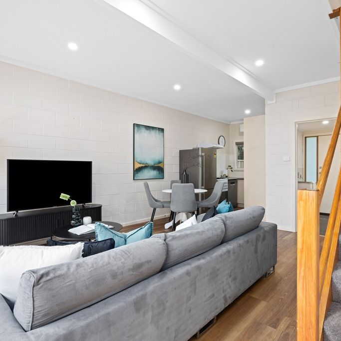 Charming 2-storey Townhouse - Photo 1
