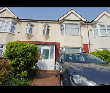 3 Bed Terraced House, Devonshire Road, IG2 - Photo 3