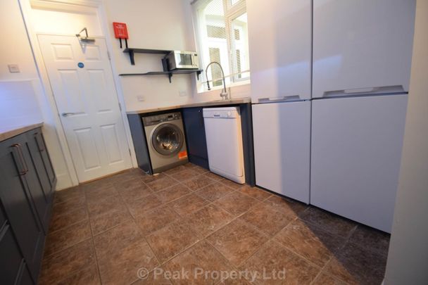 Room 4 - Westborough Road, Westcliff On Sea - Photo 1