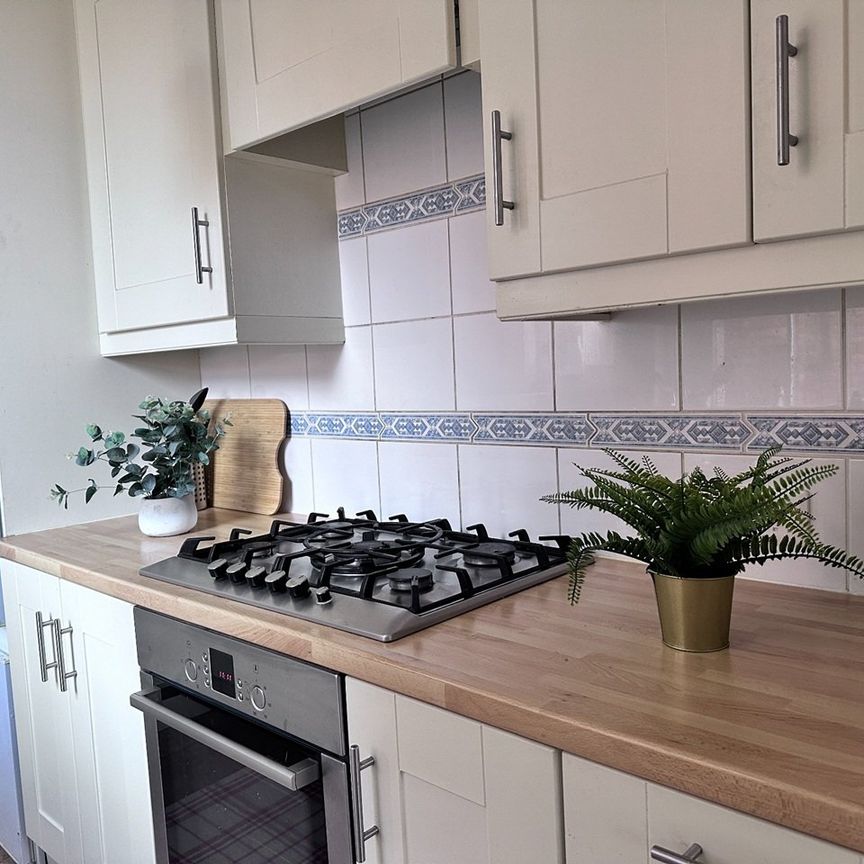 Room in a Shared Flat, Park Avenue, NW2 - Photo 1