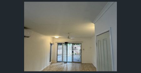 Spacious Two-Bedroom Townhouse – Walk to the Beach! - Photo 2