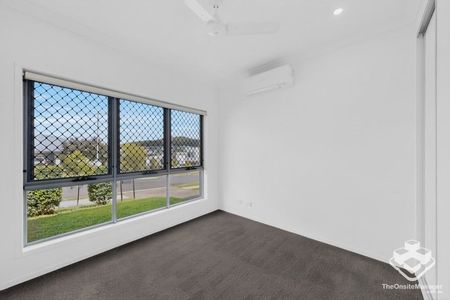 4 bedroom 2 level townhouse - Photo 2