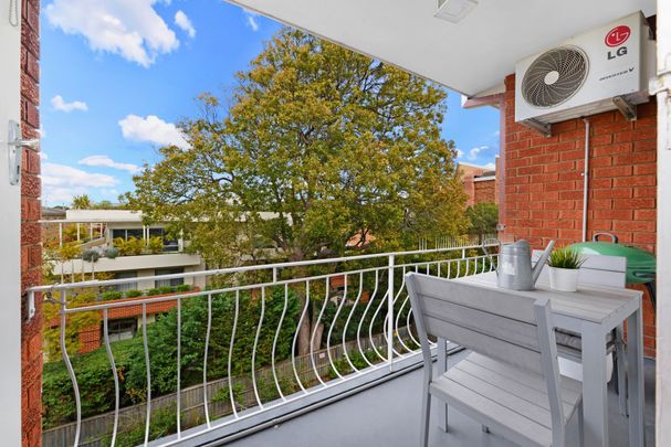 Renovated 2 Bedroom Apartment with Carspace - Photo 1