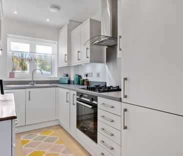 2 bedroom semi-detached house to rent - Photo 4