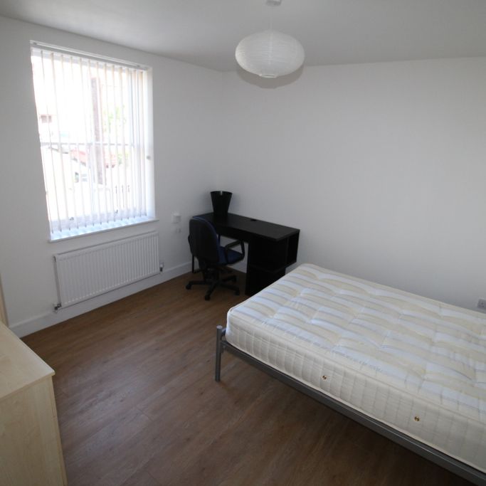 5 Bed Student Accommodation - Photo 1