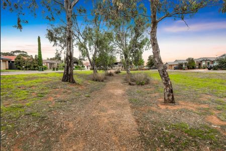 22 Almond Circuit, Munno Para West. - Photo 3