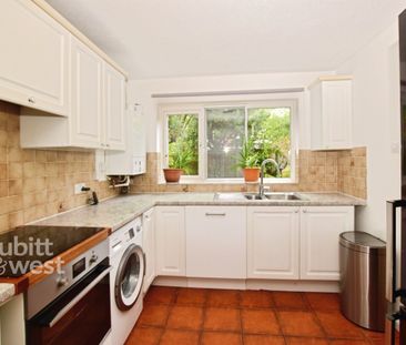 2 bedroom end of terrace house to rent - Photo 4