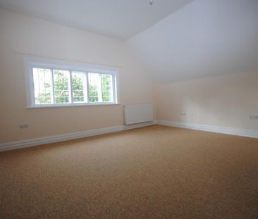 4 bedroom semi-detached house to rent - Photo 3