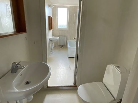 Karl Hovbergsgatan, Eskilstuna - Photo 3