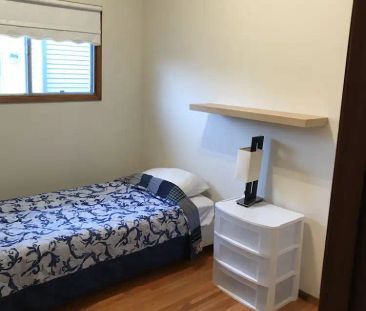 Room for rent Tuxedo — 3 Bedrooms Room For Rent - Photo 1