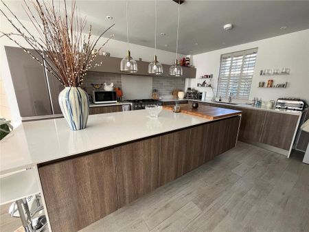 5 bedroom detached house to rent - Photo 3