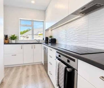 HOON HAY - 2 BEDROOMS, SINGLE GARAGE, RECENTLY MODERNISED - Photo 2