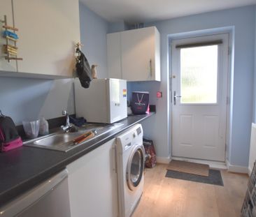 4 Bedroom Mid Terraced House - Photo 6