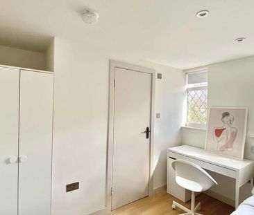 YOHO Aldgate East Room 1 Room 2 Room 3 Room 4 - Photo 6