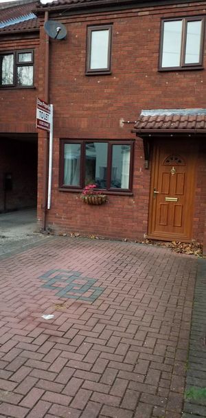 3 bedroom House for rent Station Street, Castle Gresley - Photo 1