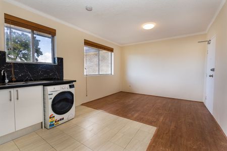 One Bedroom with Plenty of Natural Light - Photo 4