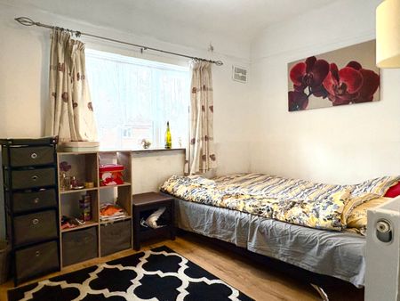 Almond Avenue , West Drayton - Photo 4