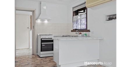 Family Home in Noble Park - Photo 5