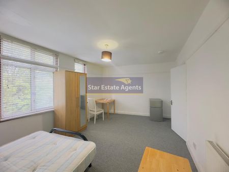 1 bedroom in a house share to rent - Photo 2