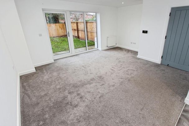 3 bedroom semi-detached house to rent - Photo 1