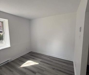 2 CH - 1 SDB - Montréal - $1,210 /mo - Photo 2