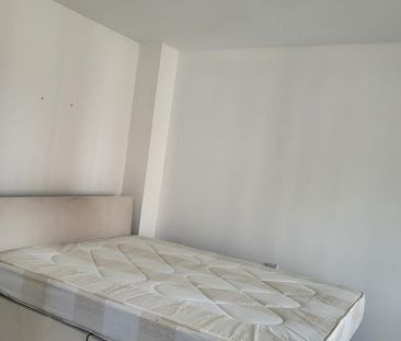 1 bedroom in a house share to rent - Photo 6