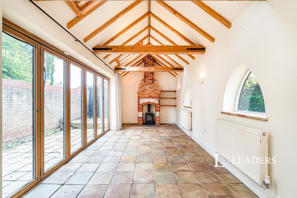 4 bedroom detached house to rent - Photo 1