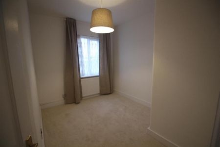 5 bedroom semi-detached house to rent - Photo 4