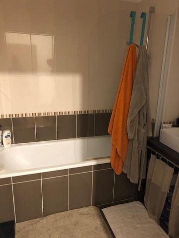 Location Appartement 4 pièces 87m² STE FOY LES LYON 69110 - Photo 2