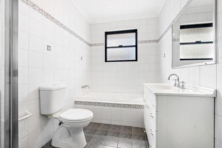 Elegant Family Living in the Heart of Earlwood - Photo 4