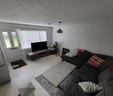 Bedroom Back To Back House In Farnborough, GU14 - Photo 4