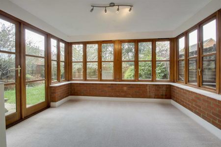 4 bedroom detached house to rent - Photo 2