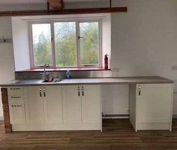 2 bedroom semi-detached house to rent - Photo 6