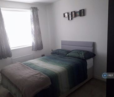 3 bedroom semi-detached house to rent - Photo 4