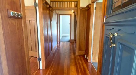 Beautiful Villa Style Family Home in Mount Eden - Photo 4