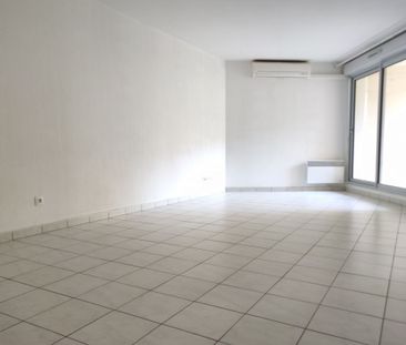 Appartement 4 pièces 93m2 MARSEILLE 3EME 1 235 euros - Photo 2