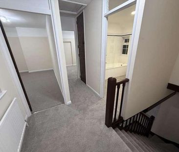 West Reading, Berkshire, RG30 - Photo 1