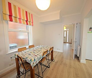 4 bedroom detached house to rent - Photo 5