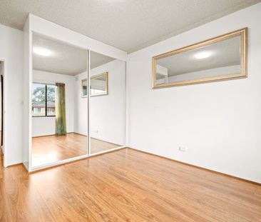 North-Facing Top-Floor 3 Bedrooms Retreat with Light, Space & Style - Photo 2