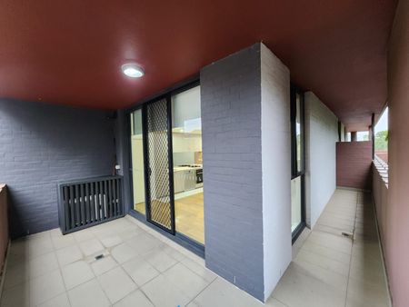 Timber Floored Two(2) Beds Two(2) Baths Plus Study - Washington Park - Riverwood - Photo 5