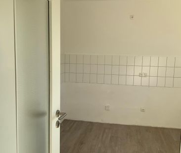 Zwei Zimmer, neues Bad und Balkon - Photo 3