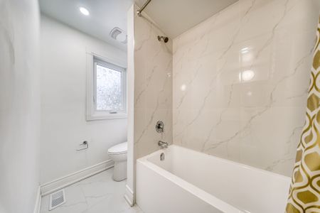 For Lease - 194 Kennedy Road, Toronto, Ontario - Photo 4