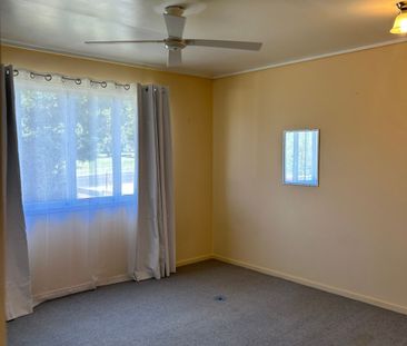 Charming Home in South Toowoomba – a Stone's Throw Away to the Golf... - Photo 6