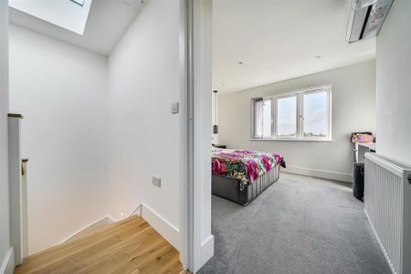 5 bedroom semi-detached house to rent - Photo 2